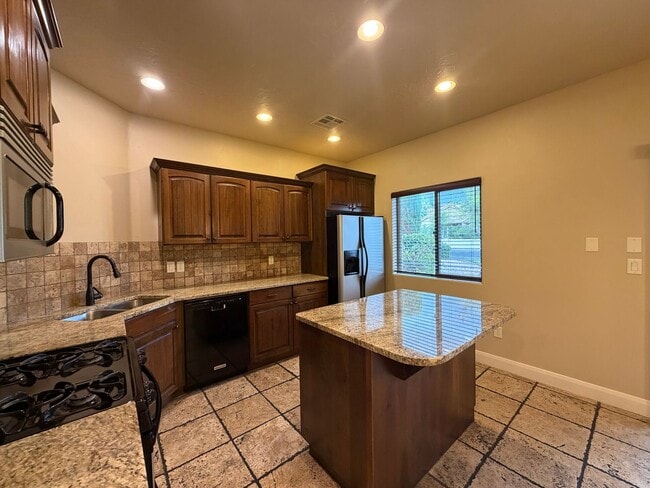 Photo - CHARMING TOWNHOME FOR RENT IN ST. GEORGE!