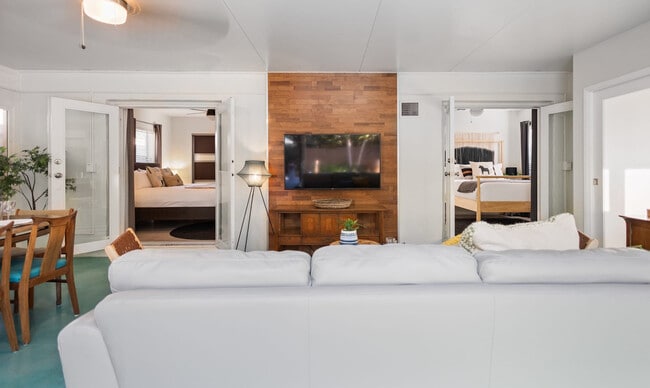 Building Photo - 201 NE 16th Ct Rental