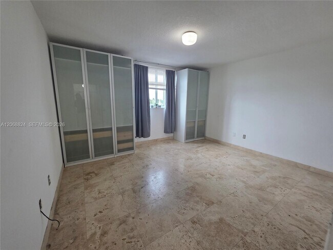 8888 Collins Ave Unit 306