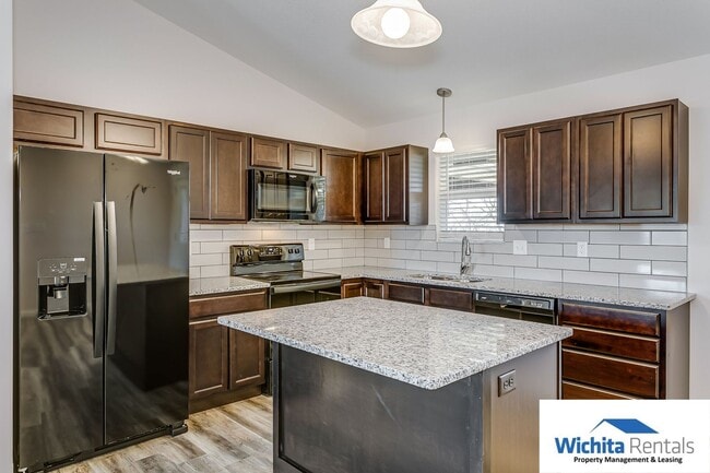 Photo - Newer 4 bedroom 3 bath duplex!!