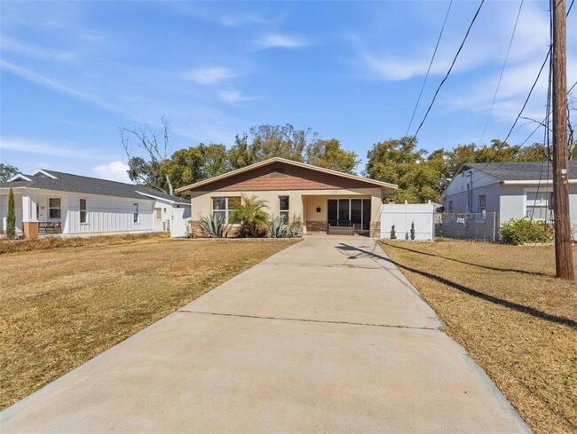 Photo - 207 W Broad St