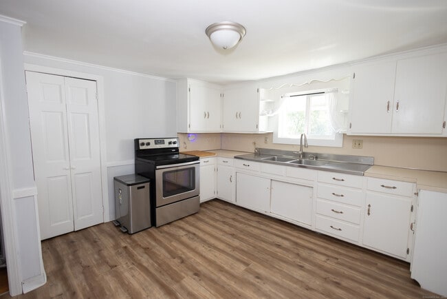 Photo - 148 Beecher St
