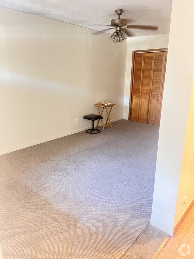 Building Photo - 1349 E 84th St Rental