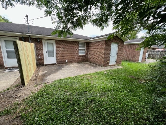 Photo - 106 S James St