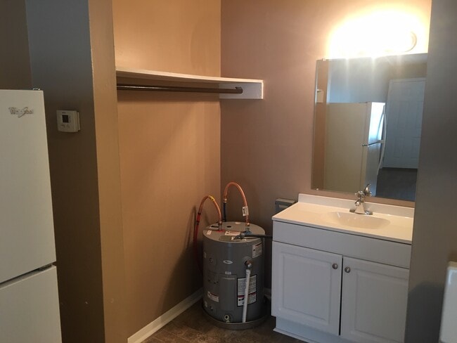 Photo - 139 39th St E