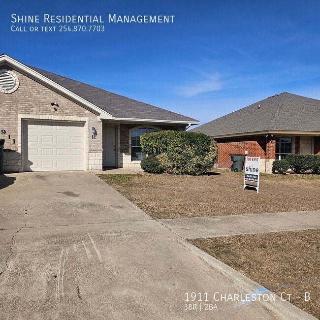 Building Photo - 1911 Charleston Ct Unit B