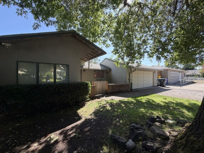 Photo - 5220 SE 33rd Pl