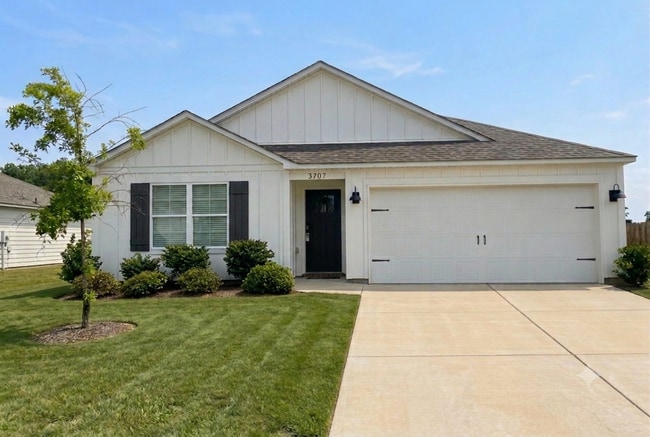 Building Photo - Northport Beauty • Move-In Ready!