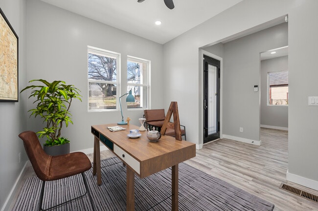 Photo - 726 Windsor St SW