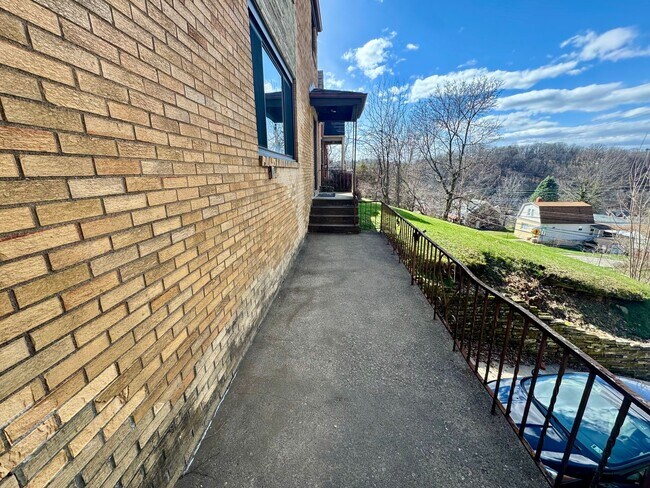 Photo - 229-231 Marylea Avenue (LO) Unidad #1