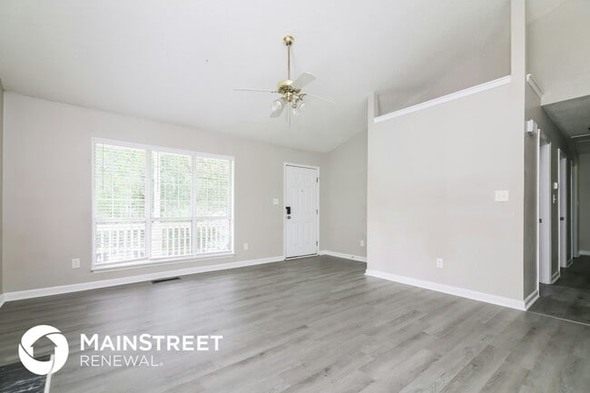 Photo - 818 Riverbark Ln