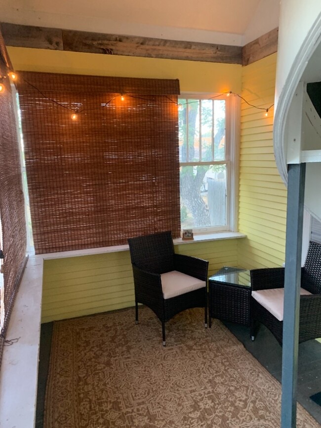 Shared enclosed porch - 709 Farlow Ave Unit 709 Farlow Ave Downstairs