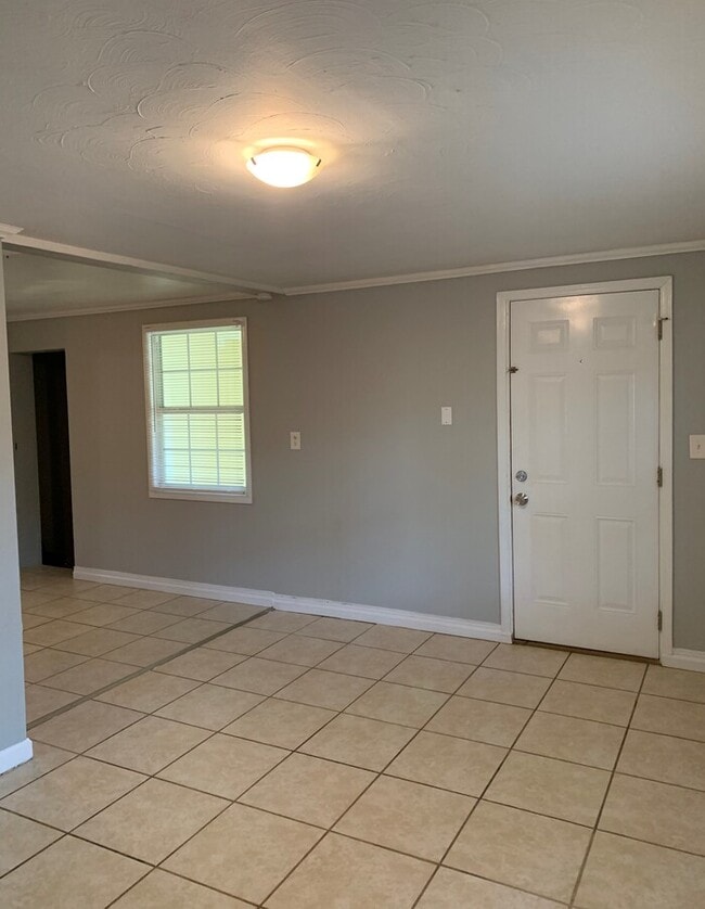 Photo - Spacious 3 Bedroom Home Near River City Marketplace
