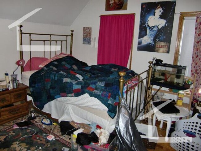 Building Photo - Nice 3 bed in oak square