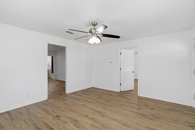 Photo - 920 W Ford St