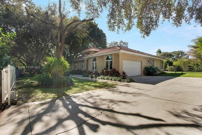 Photo - 13550 SW 82nd Ave