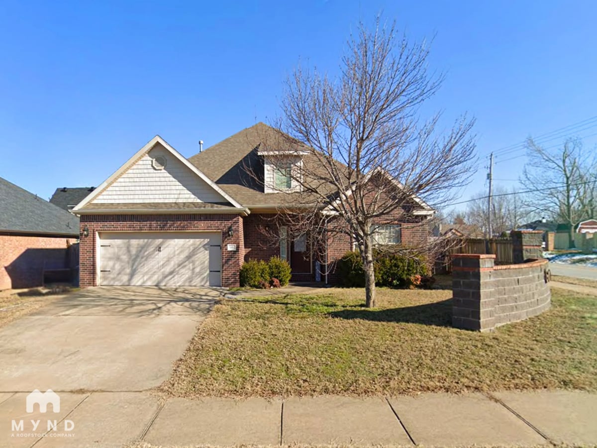 Photo - 100 NE Chicory Ln House