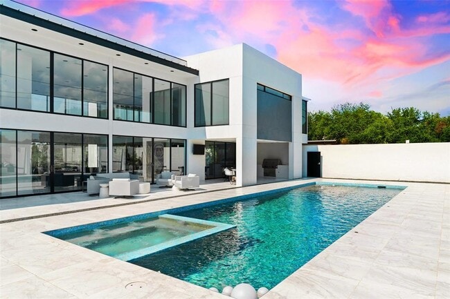 Building Photo - 1501 Ridgecrest Dr