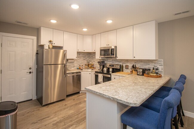 Photo - 301 Sanford Ave Unit Front Building