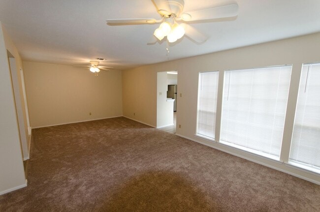Photo - 915 Todd Ln