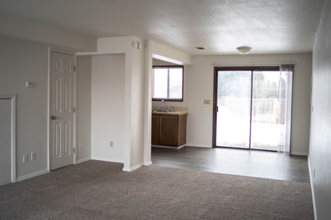Building Photo - 703 N Tweedt St Rental