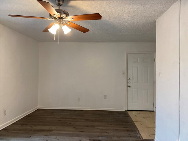 Photo - 5002 Blue Spruce Cir Unit A