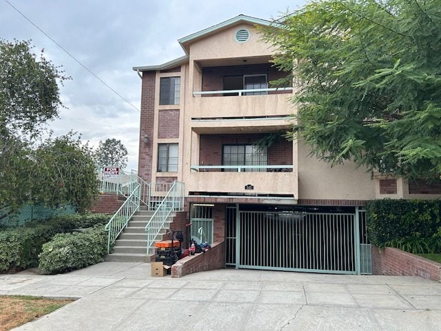 Building Photo - 623 E Cypress Ave