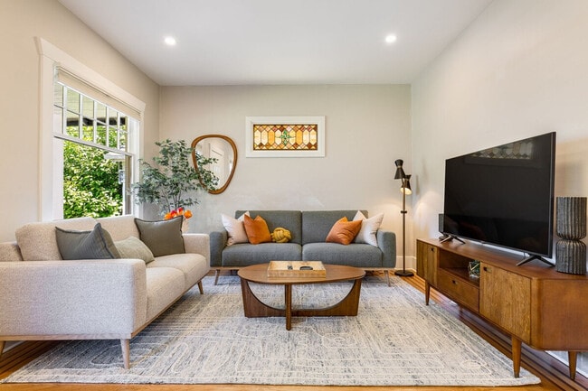 Photo - 1706 Warren Ave N Unidad ID1035890P