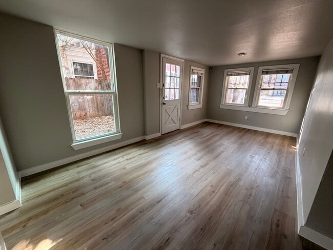 Photo - 2Bed/1bath Duplex in Hyde Park with Small Yard