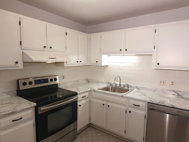 Kitchen - 20333 Detroit Rd Unit 511