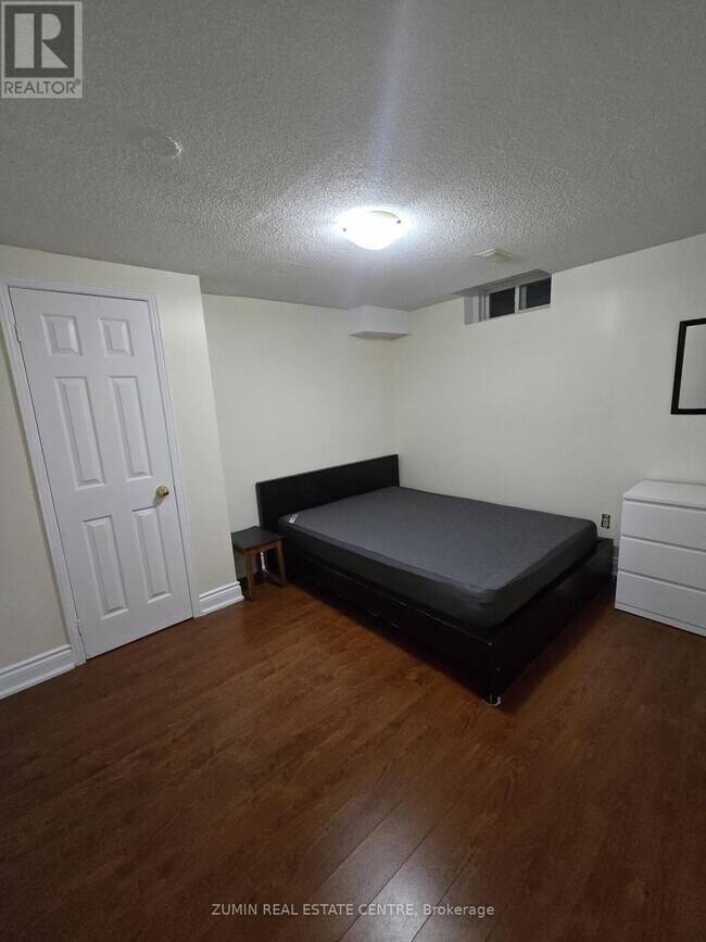 Photo - 5187 Springbok Crescent