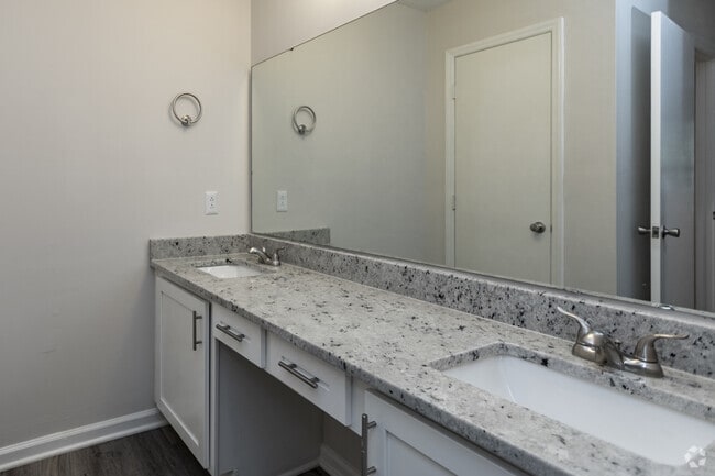 2BR, 2BA - 950SF