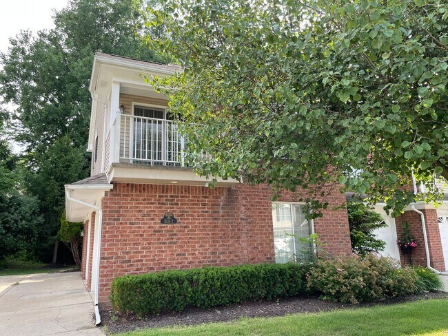 Photo - Shelby Twp 2-Bedroom,2-Bath, attached garage with balcony. Updated Kitchen!