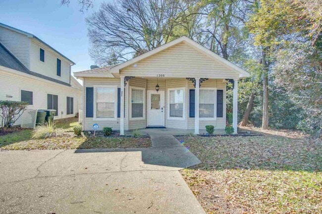 Building Photo - 1200 Jasper St