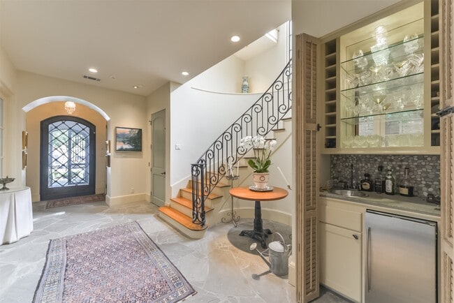 Photo - 2712 Ferndale St