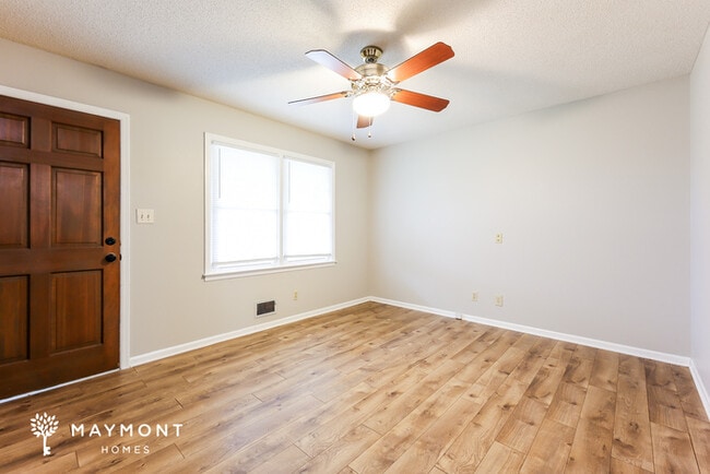 Photo - 151 Twin Creek Dr