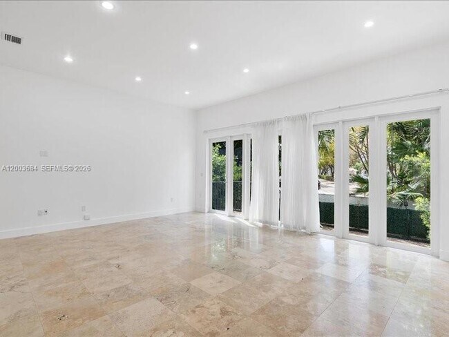Photo - 3502 NE 166th St
