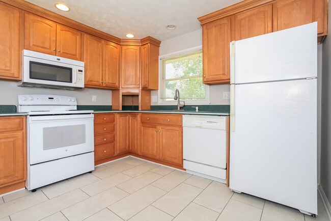 Photo - 686 Cloverdale Ave