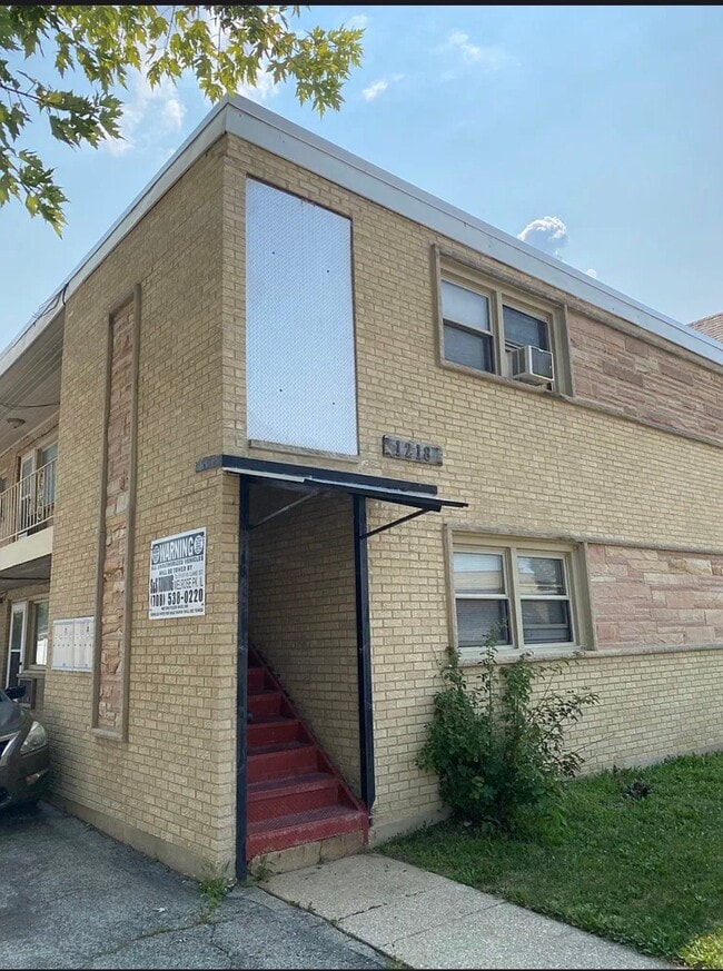 Building Photo - 1218 Circle Ave Unit 6