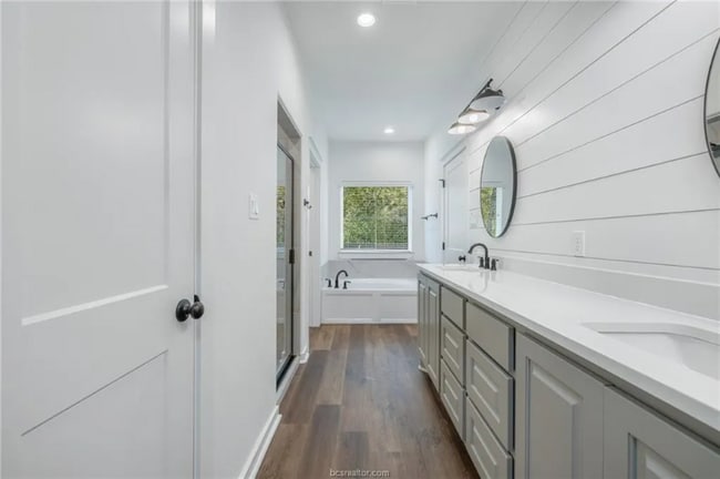 Photo - 5041 Mooney Fls Dr