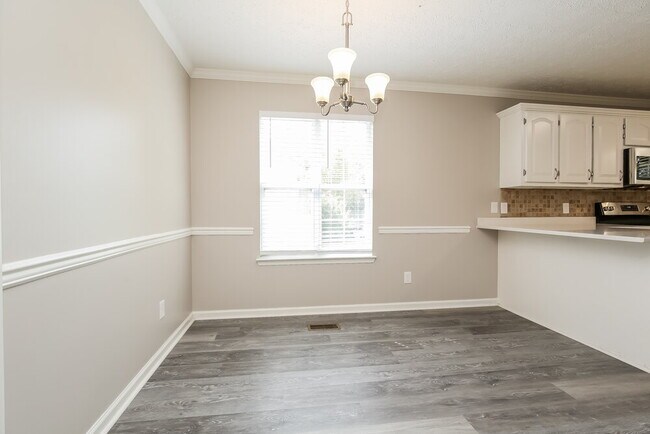 Photo - 2431 English Hill Dr