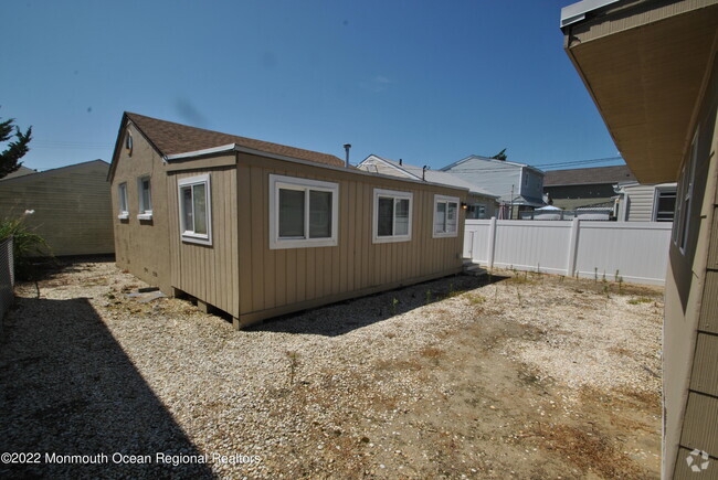 Building Photo - 243 Sampson Ave Rental