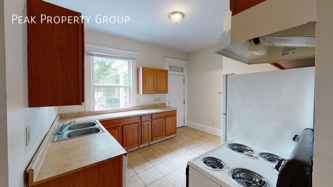 Building Photo - 180 W 8th Ave