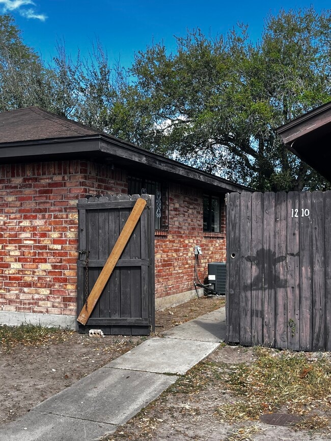 Building Photo - 1210 N Star Circle Dr