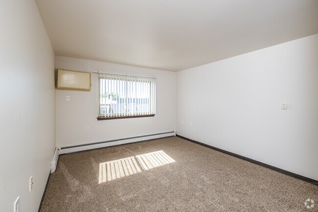1BR, 1BA - 546SF - Living Room