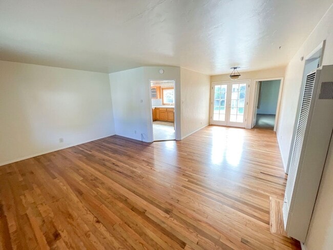 Photo - 2245 Baldwin St
