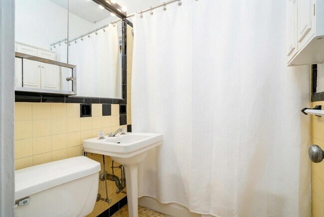 Photo - 8 Garrison St Unidad 710