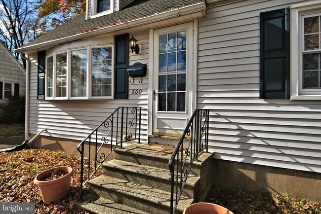 Photo - 660 Osborne Ave