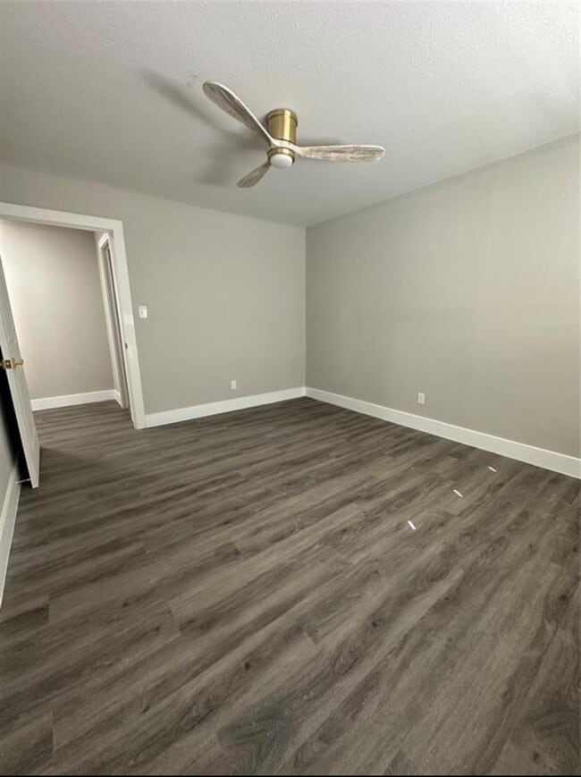 Building Photo - 8005 Bowen St