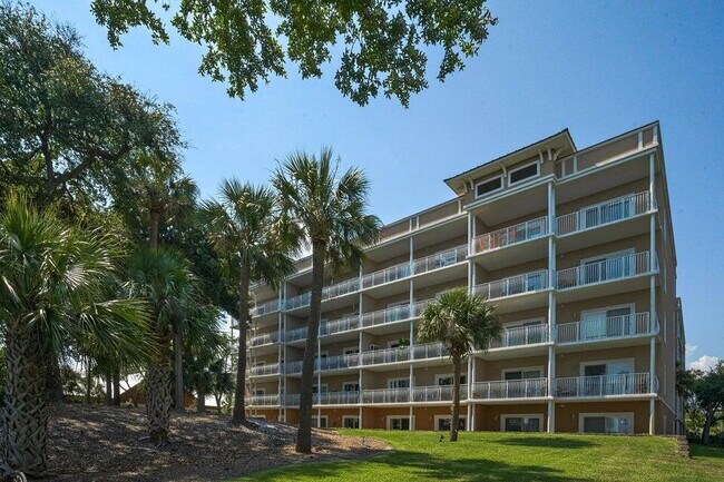 Photo - "Experience Luxurious Waterfront Living: Spacious 3-Bed, 3-Bath Condo in Fort Walton Beach" Unidad 302